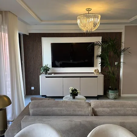 Seaside, Old City, Italian Border & Parking Apartment