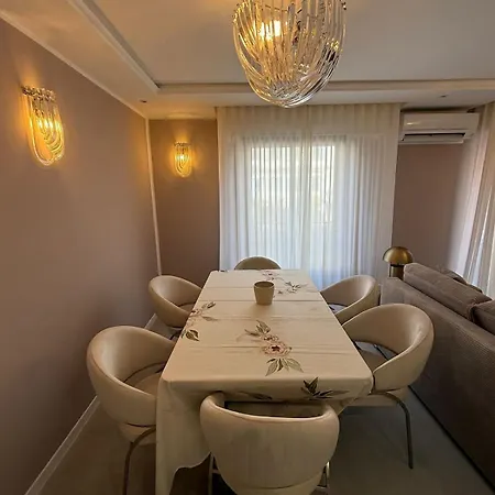 Apartment Seaside, Old City, Italian Border & Parking *