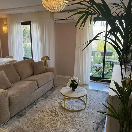 Seaside, Old City, Italian Border & Parking Apartment *