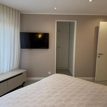 Apartment Seaside, Old City, Italian Border & Parking